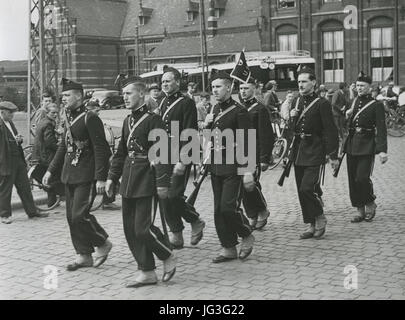 Het Distanziertheit van de Utrechtse Studenten Weerbaarheid Onder Commando van de He - F40894 - KNBLO Stockfoto