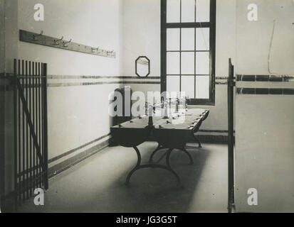 Het Interieur van de Wasruimte in de Prins Hendrik Kazerne Ten Behoeve van de - F40338 - KNBLO Stockfoto
