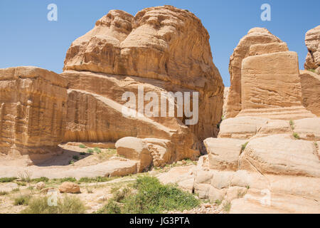 Dschinn-Blöcke an Bab Al Siq auf der Spur, Petra Stockfoto