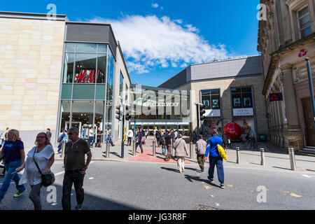 Das fantastische Broadway Shopping Centre im Herzen von Bradford, West Yorkshire, Großbritannien, Juli 2017 Stockfoto