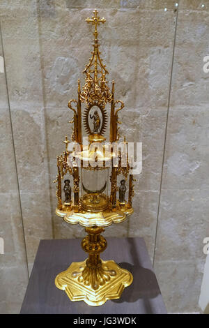 Monstranz aus St. Maria Himmelfahrt in Herzogenrath, Aachen, c. 1510, vergoldetem Kupfer, Glas - Museum Schnütgen - Köln, Deutschland - DSC00081 Stockfoto