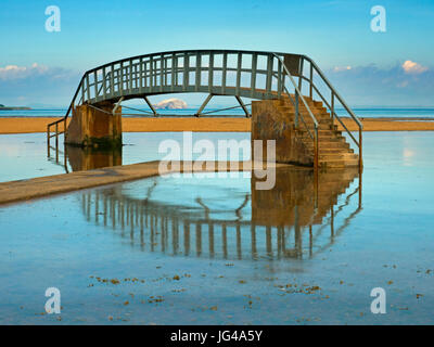 Die Brücke nach nirgendwo, Belhaven Bay, John Muir Country Park, Dunbar, East Lothian Stockfoto