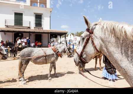 El Rocio, Spanien – 2. Juni 2017: Andalusier in El Rocio während die Romeria 2017. Provinz Huelva, Almonte, Andalusien, Spanien Stockfoto