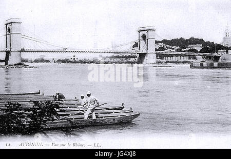 Pont Suspendu d ' Avignon et Jouteurs Sur le Rhône Stockfoto