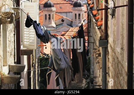 DUBROVNIK/Kroatien - 28. Juni 2017: Einblick in eine Straße in Dubrovnik Altstadt Stockfoto