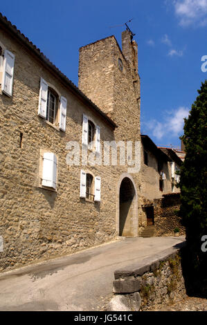 Wände und Tür, Saint Lizier, Midi-Pyrenäen, Ariege, Frankreich, Stockfoto