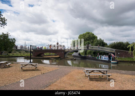 Narrowboats an der Kreuzung zwischen der Oxford und die Grand Union Kanäle während der historischen 15-04 Kundgebung an braunston Marina, Northamptonshire Braunston, Stockfoto