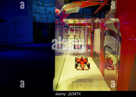 Maranello, Italien – März 2017: Historische Ferrari-Autos werden im Ferrari-Museum (Museo Ferrari) in Maranello ausgestellt Stockfoto