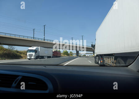 Fotos von der Autobahn aus im Auto, Stockfoto