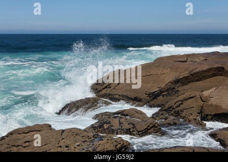 Küste des Atlantischen Ozeans, bekannt als der Costa De La Muerte (Todesküste), in der Nähe der Stadt Muxía in Galicien, Spanien. Stockfoto