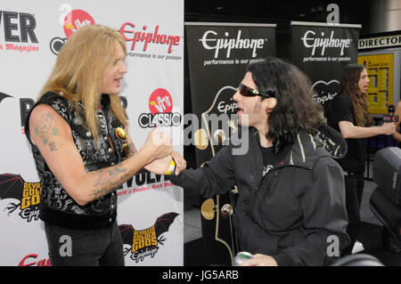 (L-R) Sebastian Bach Frank Bello kommen 3. Annual Revolver Golden Gods Awards Club Nokia April 20,2011 Los Angeles, Kalifornien. Stockfoto