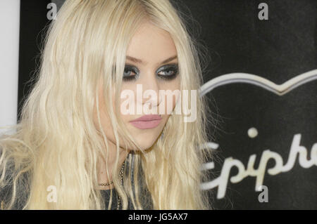 Taylor momson kommt 3. jährlichen Revolver Golden Gods Awards Club Nokia April 20,2011 Los Angeles, Kalifornien. Stockfoto