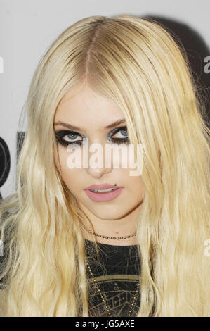 Taylor momson kommt 3. jährlichen Revolver Golden Gods Awards Club Nokia April 20,2011 Los Angeles, Kalifornien. Stockfoto