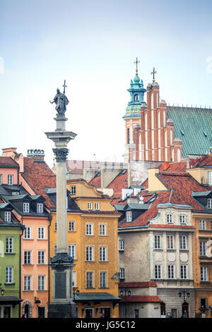Zygmunt Spalte Denkmal und charmante Mietskasernen in der Innenstadt von Warschau, Polen Stockfoto