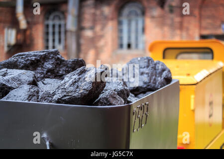 Bergbau-Fahrt und Wagen voller Kohle, Rybnik, Schlesien Stockfoto