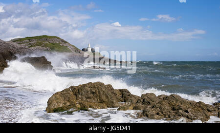 Brechenden Wellen auf der Halbinsel Gower, Armband Bay, Swansea, Wales, UK Stockfoto