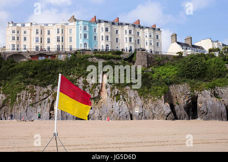 Die Auswirkungen eines starken Windes, South Beach, Tenby, Pembrokeshire, Wales, UK Stockfoto