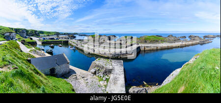 Ballintoy alten Hafen verwendet in Game of Thrones als Iron Island Lordsport Harbour und den Speicherort für die Szene des Theon Greyjoys Heimkehr Stockfoto