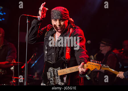 Zürich Schweiz. 29. Juni 2017.The US-amerikanische Rock-Band LITTLE STEVEN und der Jünger der Seele funktioniert live auf der Bühne bei Kaufleuten während der "Seele Stockfoto