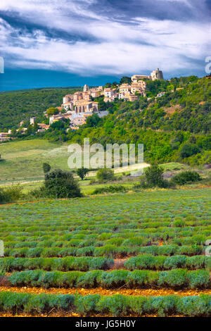 Gipfelstadt Banon, Provence, Frankreich Stockfoto