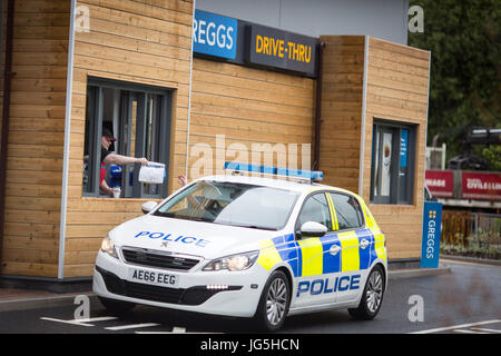 Greggs Drive Thru Bäckerei Irlam Gateway-Service-Station, Liverpool Rd, Irlam, Eccles, Manchester. Stockfoto