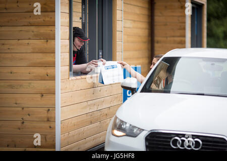 Greggs Drive Thru Bäckerei Irlam Gateway-Service-Station, Liverpool Rd, Irlam, Eccles, Manchester. Stockfoto