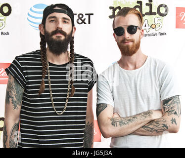 Philadelphia, PA, USA. 18. Juni 2017. Elektronik-Duo Missio Pose auf Radio 104,5 Sommer Block Party am Festival Pier. Stockfoto