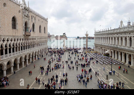 Piazza San Marco und Colonne di San Marco e San Todaro, Venedig, Venezia, Italien Stockfoto