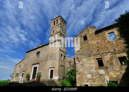 Mittelalterliche Kirche von San Giuliano in der Mitte der alten ruiniert von Faleria, einer kleinen Stadt in der Nähe von Rom Stockfoto