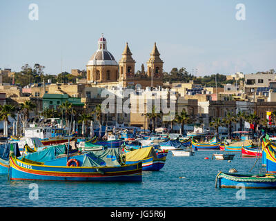 Malta: Bunten Fischerboote im Hafen von Marsaxlokk Stockfoto