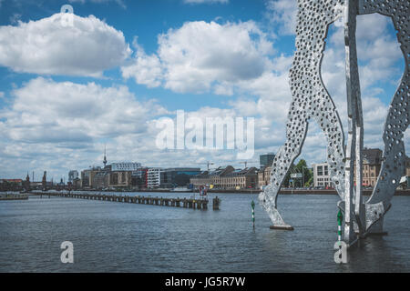 Berlin, Deutschland - 3. Juli 2017: Teil der Skulptur Molecule Man, entworfen von Jonathan Borofsky in Berlin, Deutschland. Stockfoto