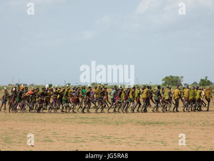 Dassanech Männer während stolz Ox Ceremony Omorate Äthiopien Stockfoto