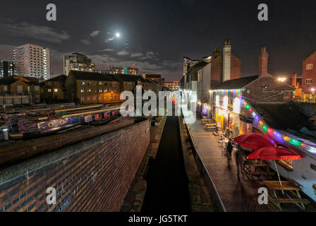 Die Kanäle von Zentrum von Birmingham.  Dies ist Regency Wharf auch bekannt als Gas Street Basin und in der Nähe eines der zentralen Unterhaltungsmöglichkeiten der Stadt Stockfoto