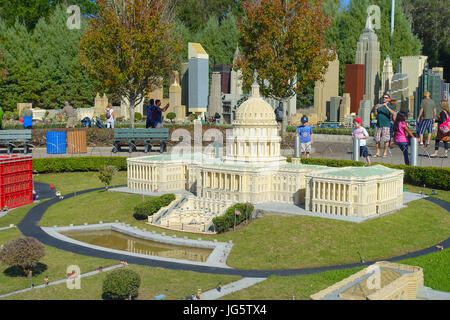 HOUSTON, USA - 12. Januar 2017: Miniatur des weißen Hauses in den USA ist vollgestopft mit inspirierenden Vervielfältigungen mit Lego-Steinen. Stockfoto