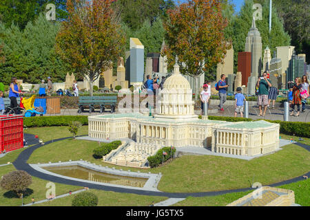 HOUSTON, USA - 12. Januar 2017: Miniatur des weißen Hauses in den USA ist vollgestopft mit inspirierenden Vervielfältigungen mit Lego-Steinen. Stockfoto