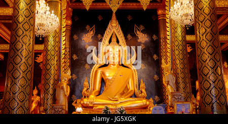 Phra Phuttha Chinnarat Buddha-Statue im Wat Phra Si Rattana Mahathat Tempel in Phitsanulok, Thaialand Stockfoto