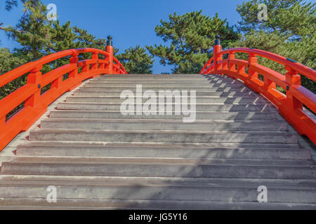 Taiko Bashi (Trommel Brücke oder formal "Sori Baschi") am Grand Schrein Sumiyoshi in Osaka, Japan Stockfoto