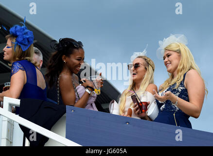 Investec Eichen Ladies Day in Epsom Downs Rennbahn mit: Atmosphäre wo: Epsom, Vereinigtes Königreich bei: Kredit-2. Juni 2017: Paul Taylor/WENN.com Stockfoto