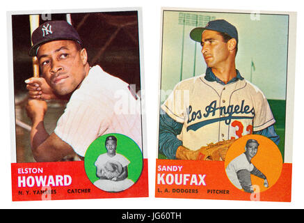 New York Yankee Elston Howard und LA Dodger Sandy Koufax waren die MLB 1963 MVP-Award-Gewinner.  Beide trugen die Nummer 32. Stockfoto