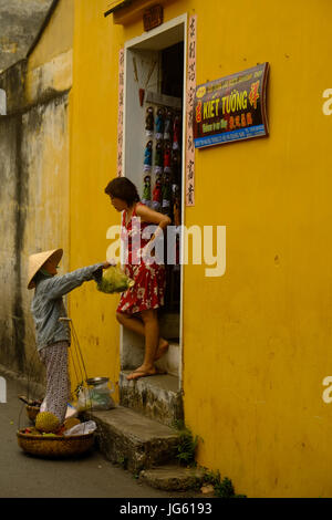 Vietnamesischen Markt Händler und Straßenhändler, Hoi an, Vietnam Stockfoto