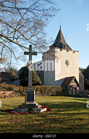 St.-Bartholomäus Kirche und Kriegerdenkmal, Otford, UK Stockfoto