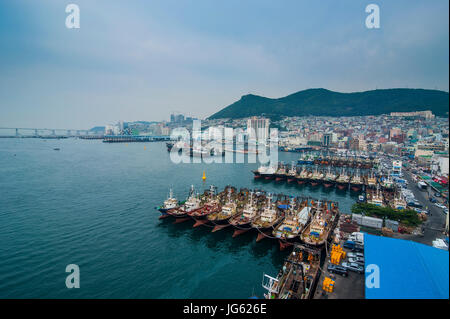 Übersehen Sie, auf den Hafen und die Fischereiflotte von Busan, Südkorea Stockfoto