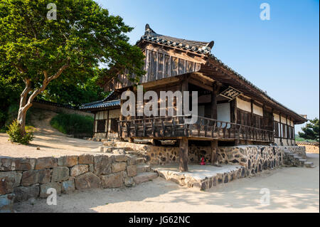 Traditionellen Holzhaus im Yangdong folk Village in der Nähe von Gyeongju, Südkorea Stockfoto