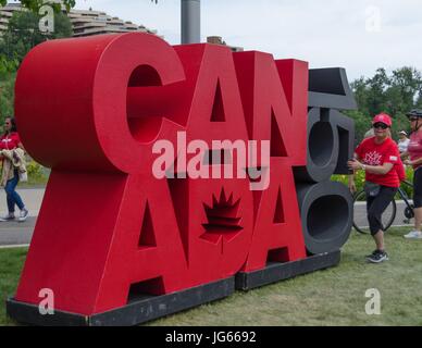 Eine 3D Kanada 150 unterzeichnen auf dem Riverwalk Park während der Canada Day Feierlichkeiten in Calgary, Alberta Stockfoto