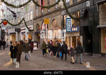 Dänemark, Kopenhagen, Kobmagergade zu Weihnachten. Stockfoto