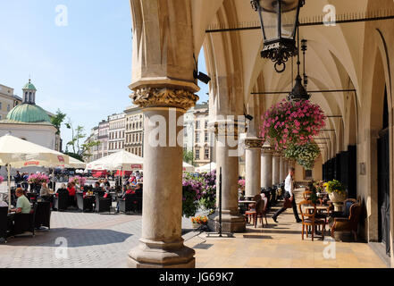 Die Renaissance-Tuchhallen (Sukiennice) im Hauptmarkt, Krakau, Polen Stockfoto