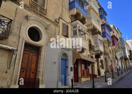 Stil-Altbau in der Altstadt von Valletta, Malta Stockfoto