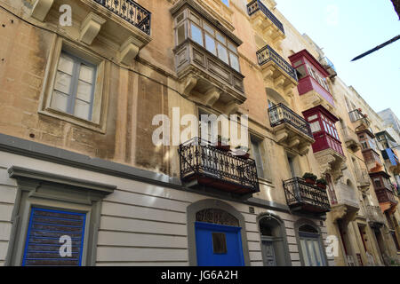 Stil-Altbau in der Altstadt von Valletta, Malta Stockfoto