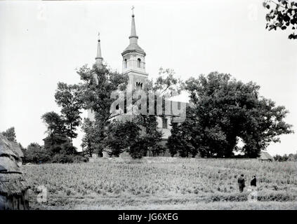 Die Stiftskirche St. Maria und St. Alexius in Tum ist eine bedeutende architektonische und religiöse Stätte in Polen. Diese historische Kirche verfügt über eine einzigartige romanische Architektur und ist bekannt für ihre Rolle in der polnischen mittelalterlichen Kirchenstruktur. Stockfoto