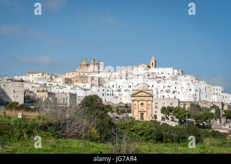 Panorama der weißen Stadt Ostuni, Apulien, Italien Stockfoto